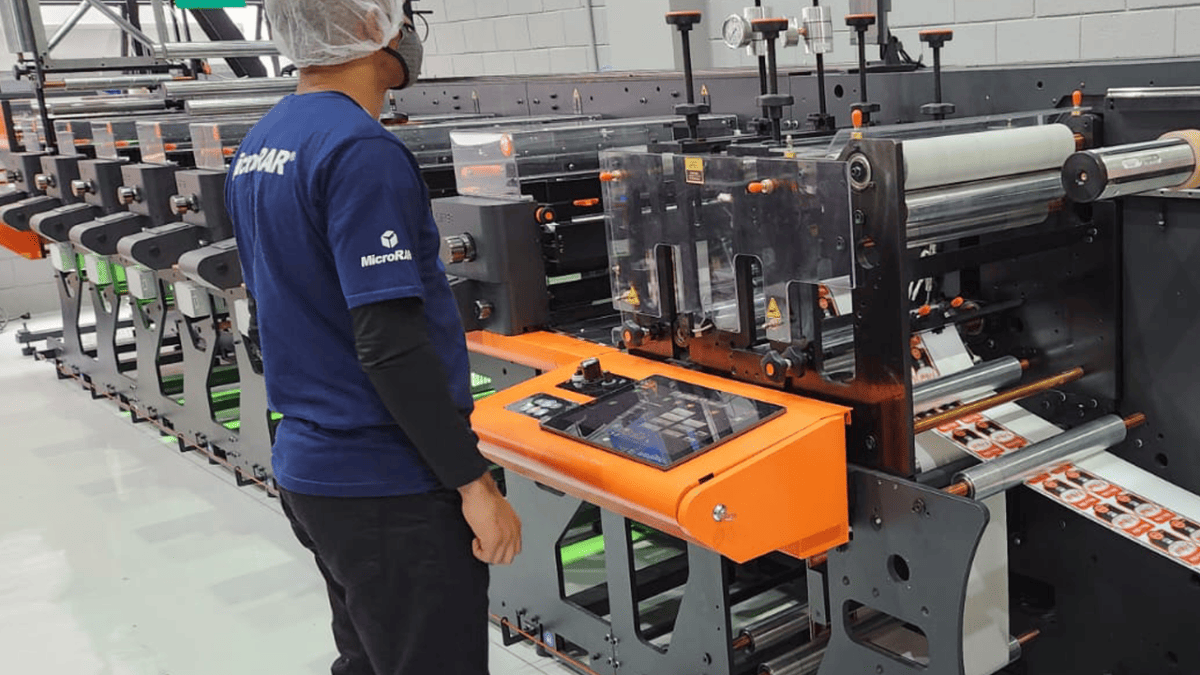 Impressão flexográfica para rótulos: como a tecnologia eleva a qualidade | MicroRAR