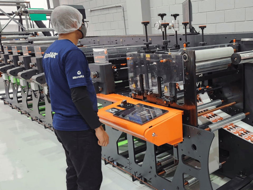 Impressão flexográfica para rótulos: como a tecnologia eleva a qualidade | MicroRAR